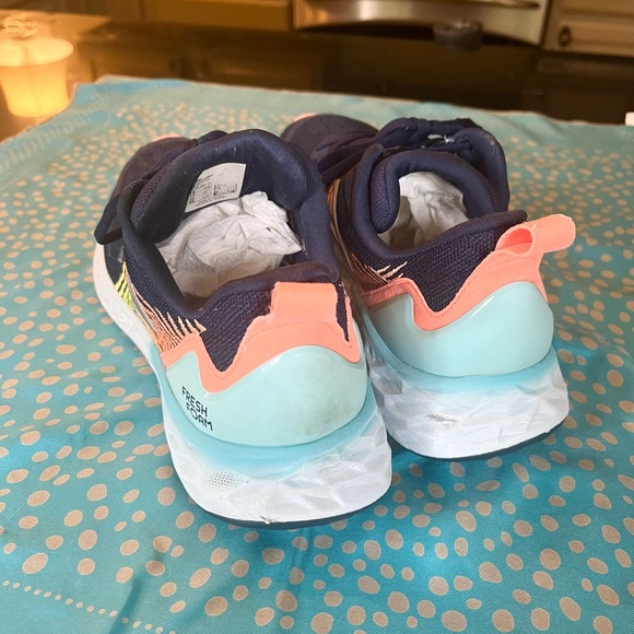 New Balance women’s fresh foam X running shoes. Size 12. Great Condition. Navy - Picture 5 of 7